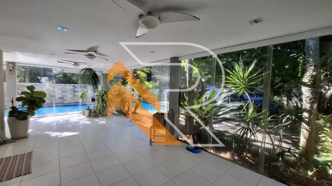 Casa com 5 quartos à venda, 350m2 em Niteroi - RJ - imagem 3 Foto 3 de Casa com 5 quartos à venda, 350m2 em Niteroi - RJ