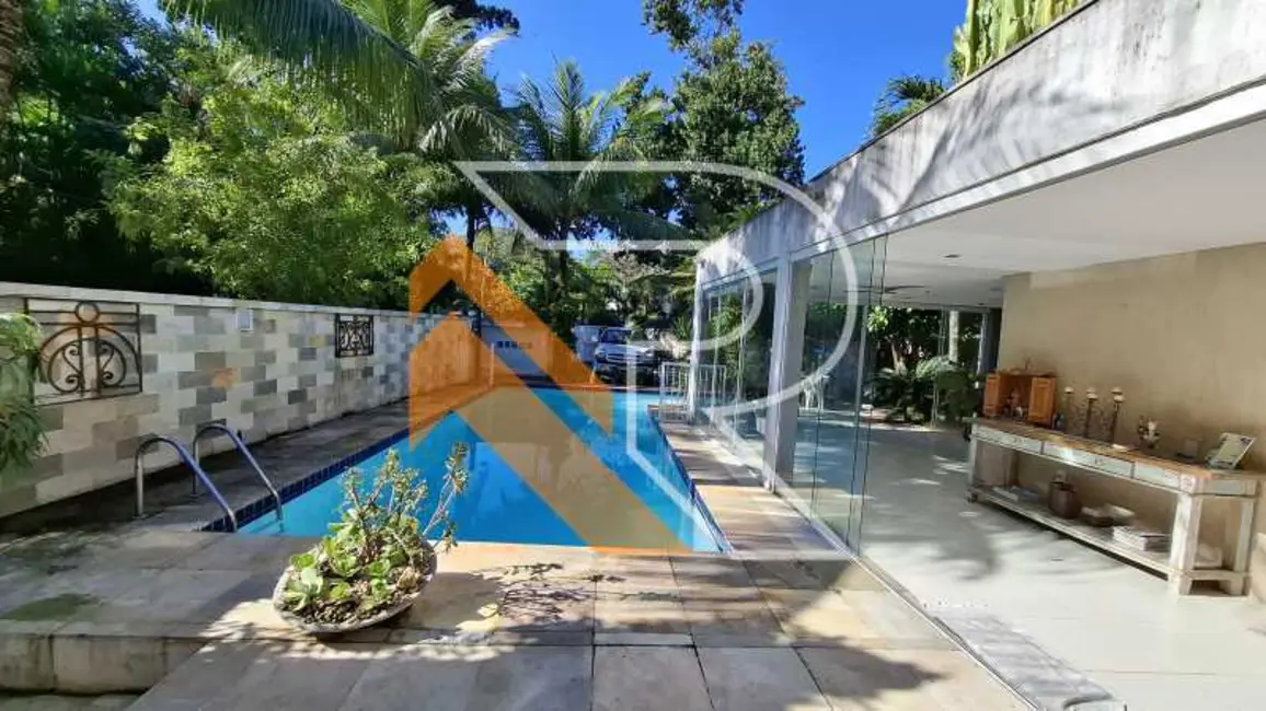 Casa com 5 quartos à venda, 350m2 em Niteroi - RJ - imagem 2 Foto 2 de Casa com 5 quartos à venda, 350m2 em Niteroi - RJ