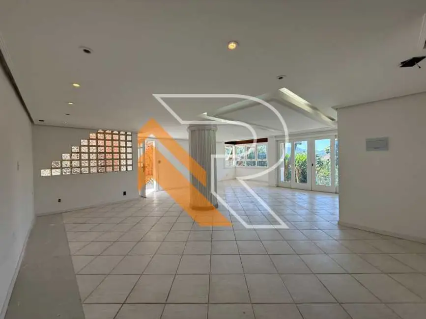 Casa de Condomínio com 7 quartos à venda, 227m2 em Niteroi - RJ - imagem 4 Foto 4 de Casa de Condomínio com 7 quartos à venda, 227m2 em Niteroi - RJ