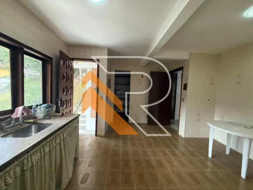 Casa de Condomínio com 3 quartos à venda e para alugar, 327m2 em Niteroi - RJ - imagem 5 Foto 5 de Casa de Condomínio com 3 quartos à venda e para alugar, 327m2 em Niteroi - RJ