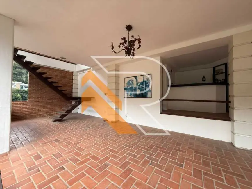Casa de Condomínio com 3 quartos à venda e para alugar, 327m2 em Niteroi - RJ - imagem 3 Foto 3 de Casa de Condomínio com 3 quartos à venda e para alugar, 327m2 em Niteroi - RJ