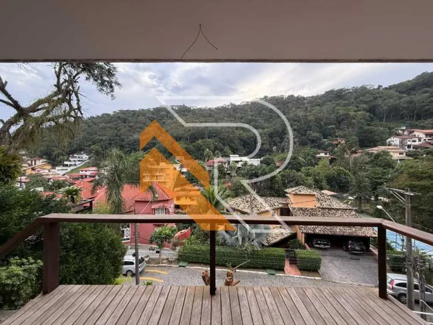 Casa de Condomínio com 3 quartos à venda e para alugar, 327m2 em Niteroi - RJ - imagem 4 Foto 4 de Casa de Condomínio com 3 quartos à venda e para alugar, 327m2 em Niteroi - RJ
