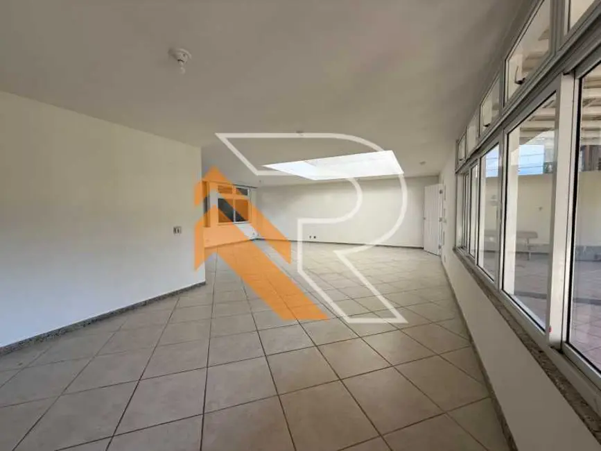 Foto 8 de Casa com 3 quartos para alugar, 331m2 em Niteroi - RJ