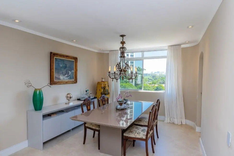 Apartamento com 4 quartos à venda, 185m2 em Moema, São Paulo - SP - imagem 8 Foto 8 de Apartamento com 4 quartos à venda, 185m2 em Moema, São Paulo - SP