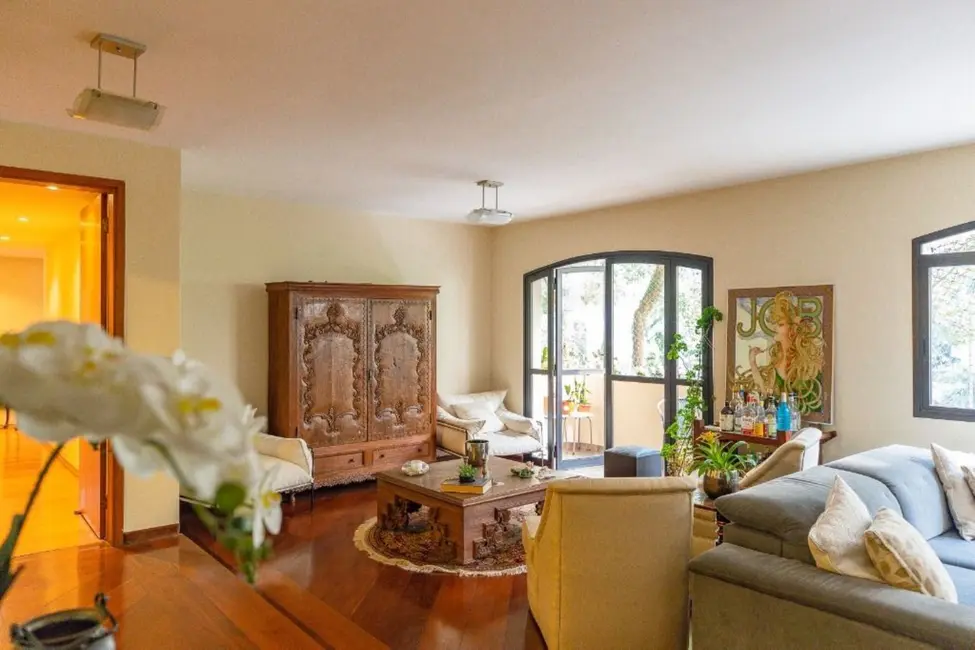 Apartamento com 4 quartos à venda, 185m2 em Moema, São Paulo - SP - imagem 9 Foto 9 de Apartamento com 4 quartos à venda, 185m2 em Moema, São Paulo - SP