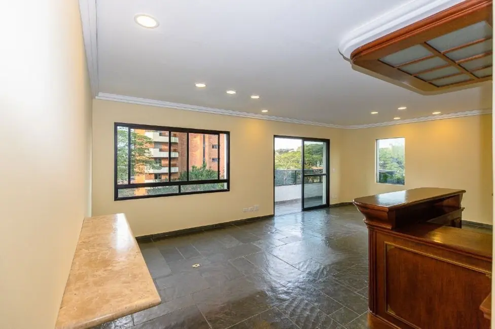 Foto 2 de Apartamento com 5 quartos à venda, 220m2 em Moema, São Paulo - SP