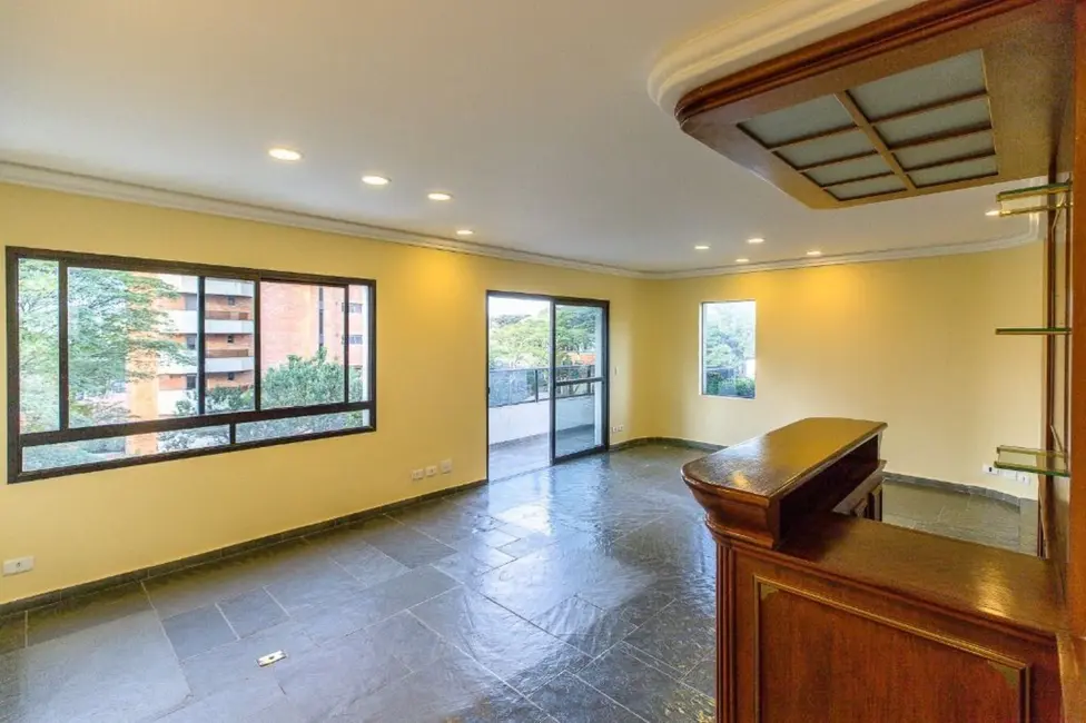 Foto 3 de Apartamento com 5 quartos à venda, 220m2 em Moema, São Paulo - SP