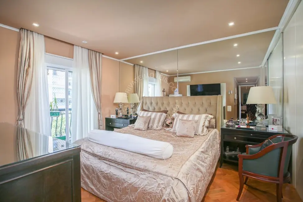 Foto 9 de Apartamento com 3 quartos à venda, 288m2 em Vila Nova Conceição, São Paulo - SP