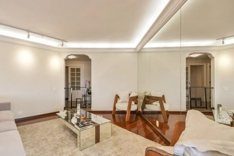 Apartamento com 4 quartos à venda, 227m2 em Moema, São Paulo - SP - imagem 4 Foto 4 de Apartamento com 4 quartos à venda, 227m2 em Moema, São Paulo - SP