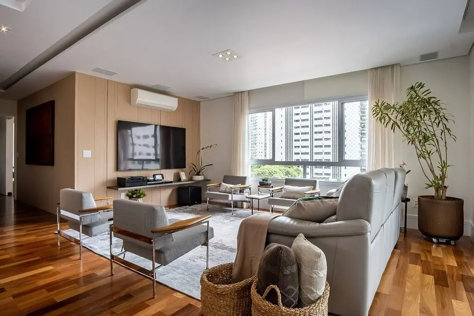 Foto 2 de Apartamento com 4 quartos à venda, 215m2 em Moema, São Paulo - SP