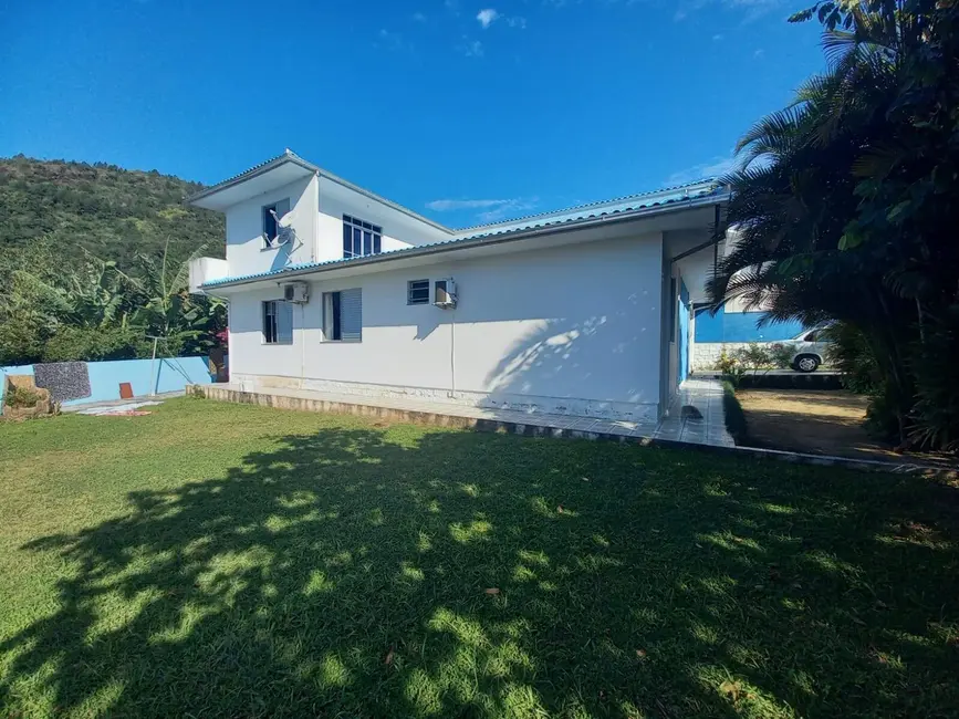 Foto 3 de Casa com 5 quartos à venda, 276m2 em Governador Celso Ramos - SC