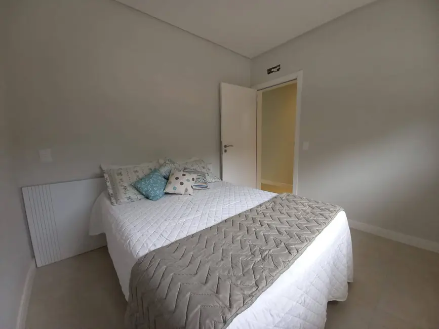 Foto 8 de Apartamento com 3 quartos à venda, 73m2 em Governador Celso Ramos - SC