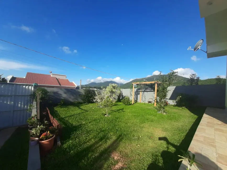 Foto 2 de Casa com 3 quartos à venda, 80m2 em Governador Celso Ramos - SC