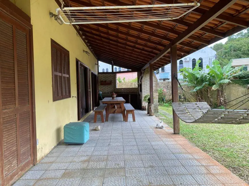 Foto 4 de Casa com 4 quartos à venda, 309m2 em Governador Celso Ramos - SC
