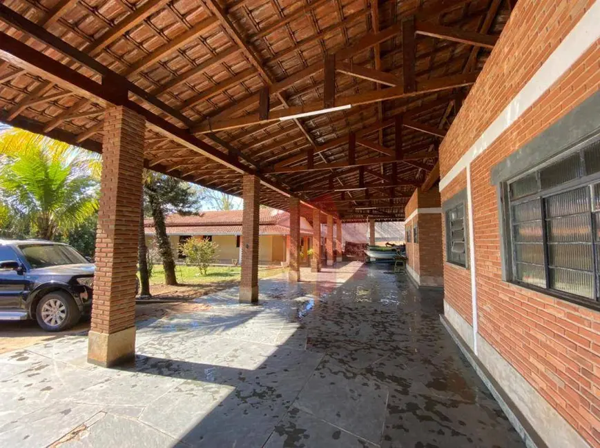 Chácara com 4 quartos à venda, 1800m2 em Balneário Riviera, Americana - SP - imagem 3 Foto 3 de Chácara com 4 quartos à venda, 1800m2 em Balneário Riviera, Americana - SP