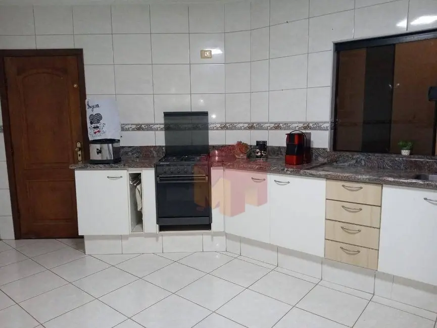 Foto 6 de Sobrado com 3 quartos à venda, 343m2 em São Luiz, Americana - SP