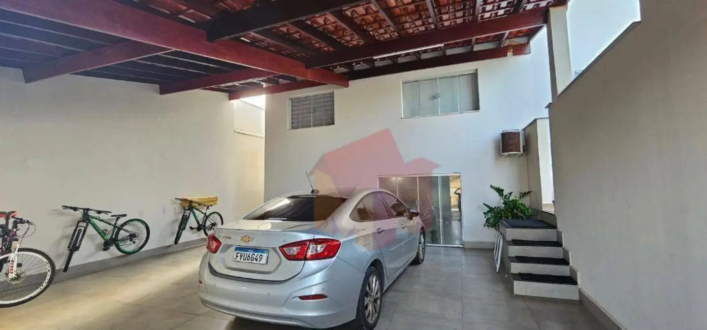 Casa com 3 quartos à venda, 222m2 em Antônio Zanaga, Americana - SP - imagem 1 Foto 1 de Casa com 3 quartos à venda, 222m2 em Antônio Zanaga, Americana - SP