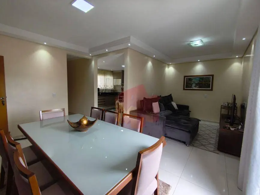 Sobrado com 3 quartos à venda, 300m2 em Jardim São Domingos, Americana - SP - imagem 5 Foto 5 de Sobrado com 3 quartos à venda, 300m2 em Jardim São Domingos, Americana - SP