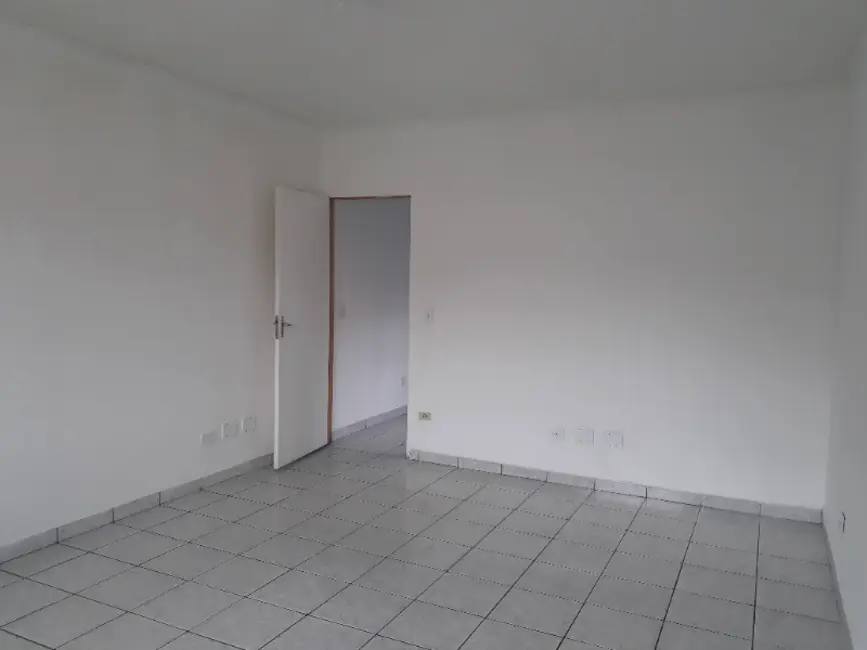 Foto 2 de Casa com 2 quartos para alugar, 125m2 em Jardim São Judas Tadeu, Taboao Da Serra - SP