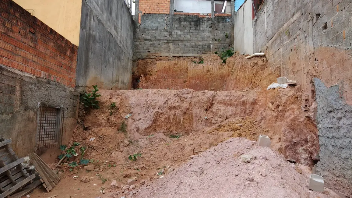 Foto 3 de Terreno / Lote à venda, 140m2 em Vila Regina, Embu Das Artes - SP