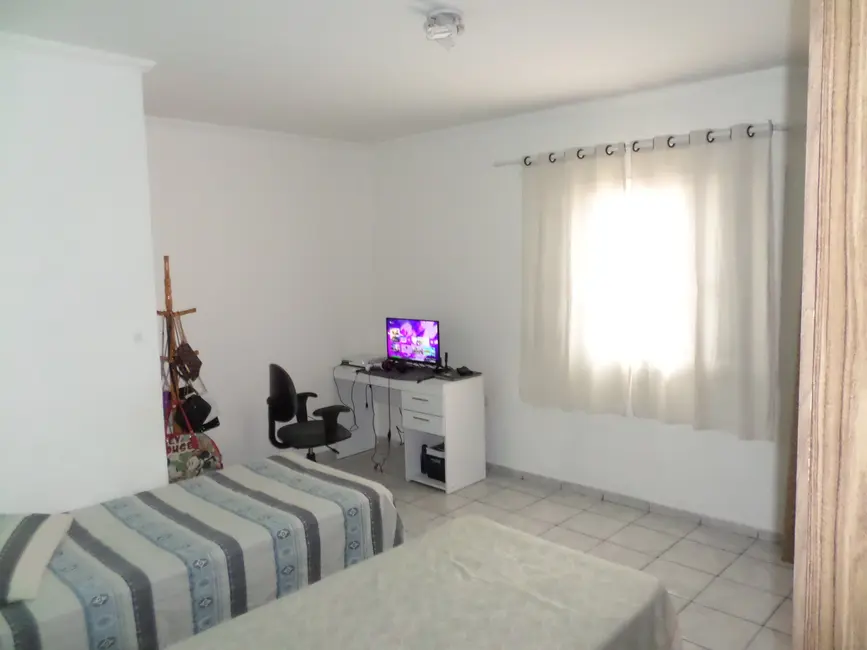 Foto 8 de Casa com 2 quartos à venda, 352m2 em Jardim Saint Moritz, Taboao Da Serra - SP