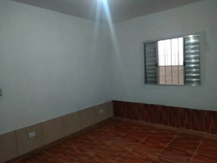Foto 3 de Casa com 2 quartos para alugar, 140m2 em Taboao Da Serra - SP