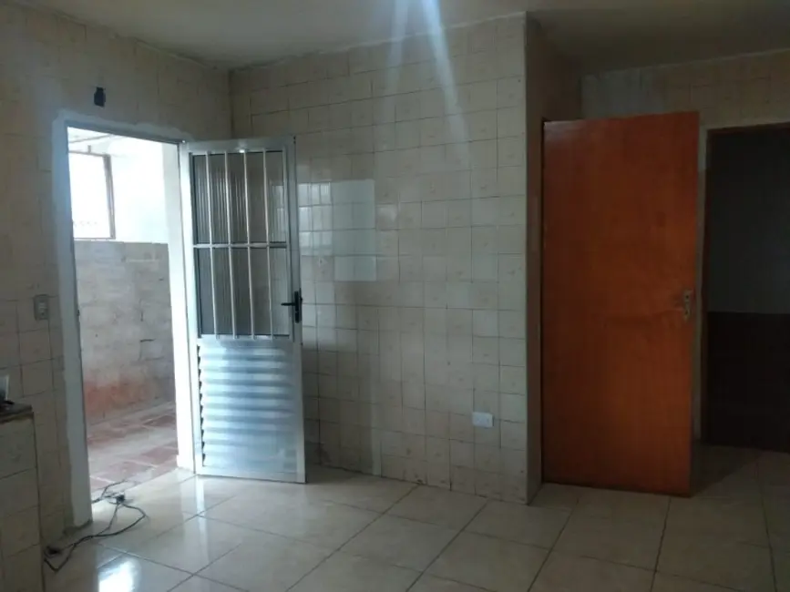 Foto 6 de Casa com 2 quartos para alugar, 140m2 em Taboao Da Serra - SP