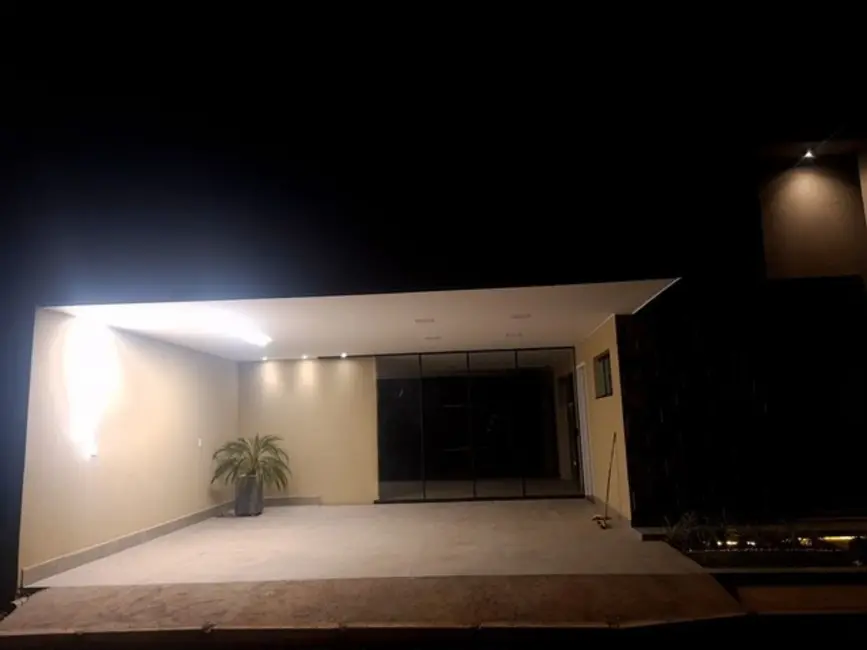 Casa com 3 quartos à venda, 250m2 em Setor Habitacional Arniqueira (Águas Claras), Brasilia - DF - imagem 3 Foto 3 de Casa com 3 quartos à venda, 250m2 em Setor Habitacional Arniqueira (Águas Claras), Brasilia - DF