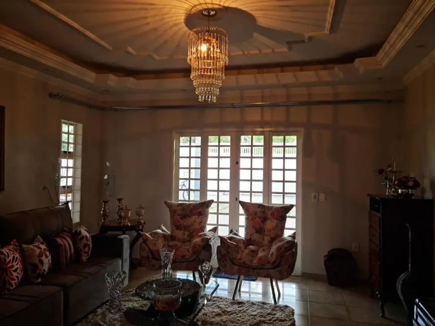 Casa com 5 quartos à venda, 1650m2 em Setor Habitacional Arniqueira (Águas Claras), Brasilia - DF - imagem 5 Foto 5 de Casa com 5 quartos à venda, 1650m2 em Setor Habitacional Arniqueira (Águas Claras), Brasilia - DF