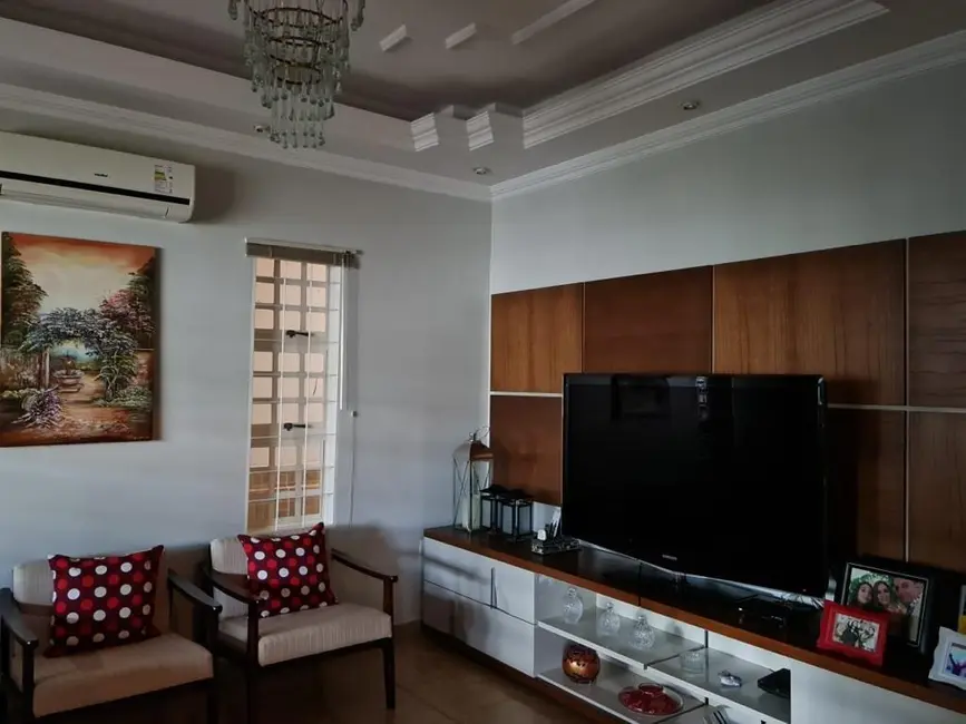 Casa com 5 quartos à venda, 1650m2 em Setor Habitacional Arniqueira (Águas Claras), Brasilia - DF - imagem 3 Foto 3 de Casa com 5 quartos à venda, 1650m2 em Setor Habitacional Arniqueira (Águas Claras), Brasilia - DF