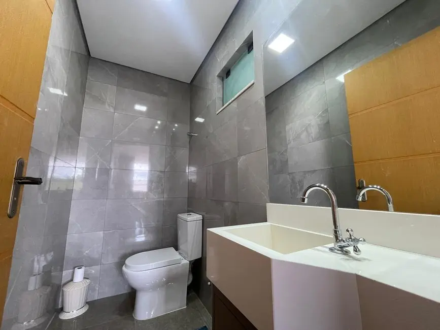 Casa com 4 quartos à venda, 250m2 em Brasilia - DF - imagem 6 Foto 6 de Casa com 4 quartos à venda, 250m2 em Brasilia - DF