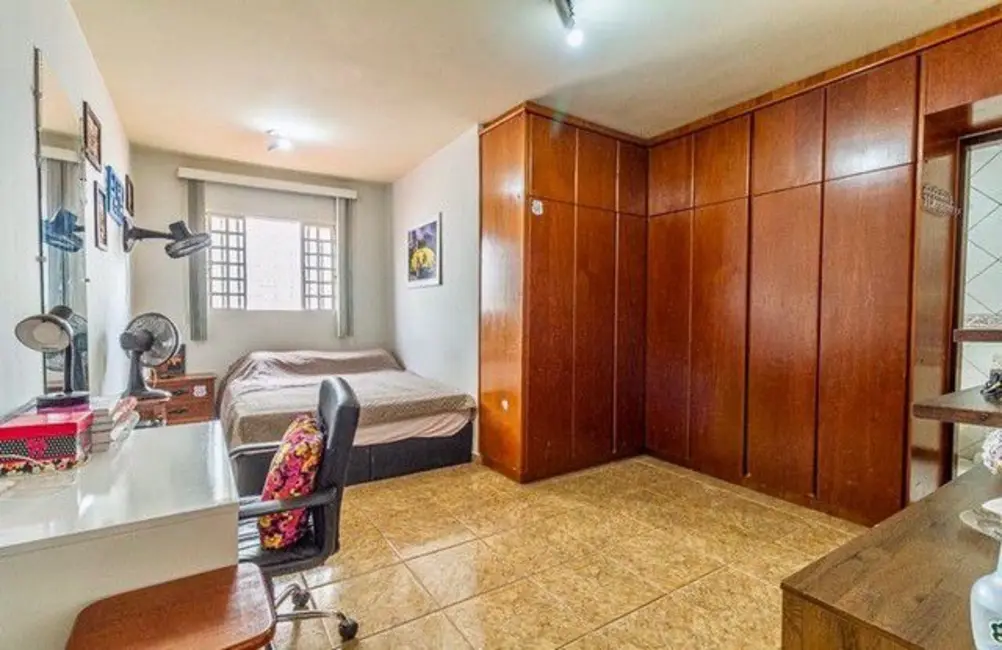 Casa com 5 quartos à venda, 830m2 em Setor Habitacional Arniqueira (Águas Claras), Brasilia - DF - imagem 5 Foto 5 de Casa com 5 quartos à venda, 830m2 em Setor Habitacional Arniqueira (Águas Claras), Brasilia - DF