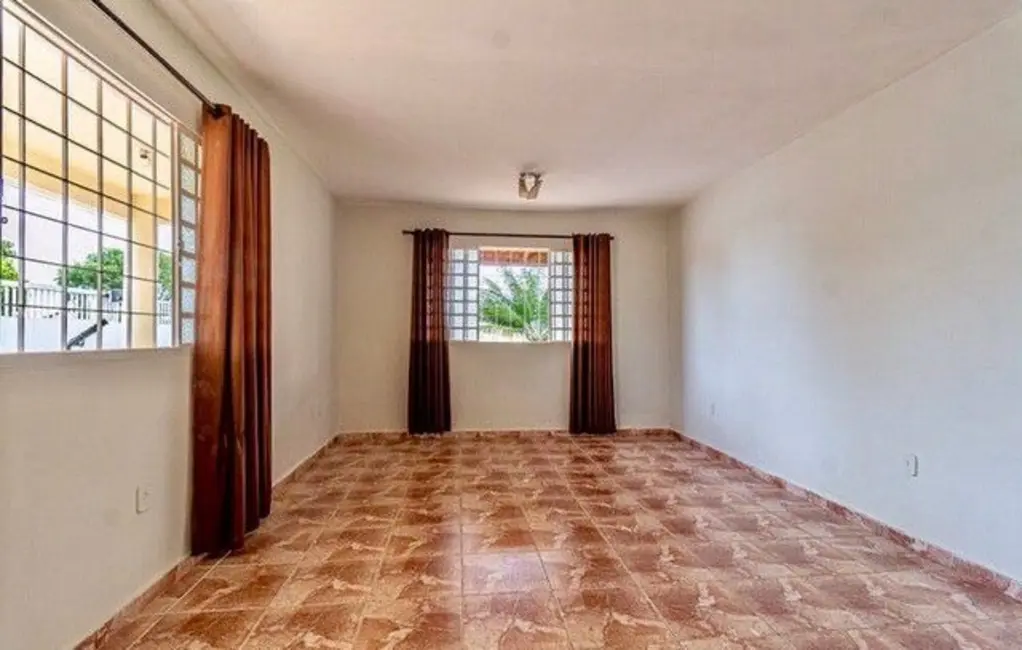 Casa com 5 quartos à venda, 830m2 em Setor Habitacional Arniqueira (Águas Claras), Brasilia - DF - imagem 8 Foto 8 de Casa com 5 quartos à venda, 830m2 em Setor Habitacional Arniqueira (Águas Claras), Brasilia - DF