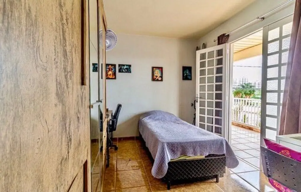 Casa com 5 quartos à venda, 830m2 em Setor Habitacional Arniqueira (Águas Claras), Brasilia - DF - imagem 3 Foto 3 de Casa com 5 quartos à venda, 830m2 em Setor Habitacional Arniqueira (Águas Claras), Brasilia - DF