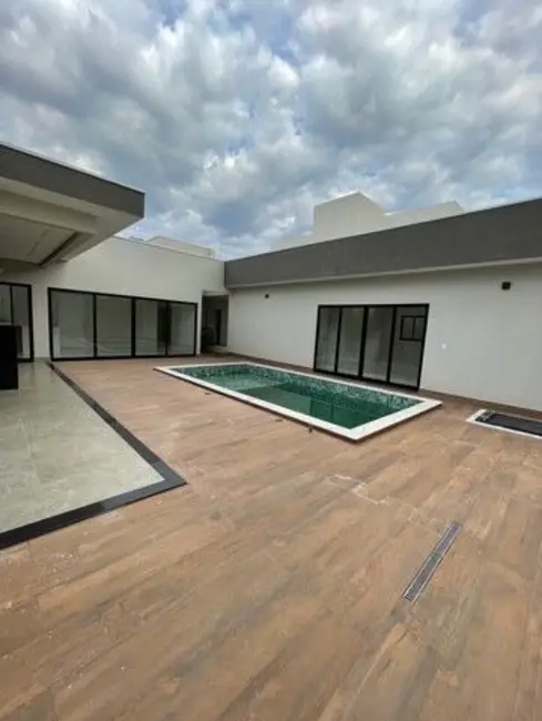 Casa com 3 quartos à venda, 400m2 em Setor Habitacional Samambaia (Vicente Pires), Brasilia - DF - imagem 9 Foto 9 de Casa com 3 quartos à venda, 400m2 em Setor Habitacional Samambaia (Vicente Pires), Brasilia - DF