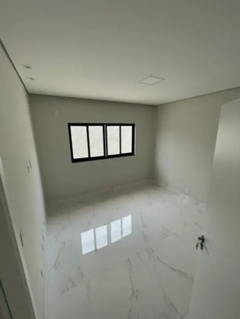 Casa com 3 quartos à venda, 400m2 em Setor Habitacional Samambaia (Vicente Pires), Brasilia - DF - imagem 3 Foto 3 de Casa com 3 quartos à venda, 400m2 em Setor Habitacional Samambaia (Vicente Pires), Brasilia - DF