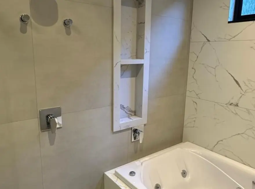 Casa com 3 quartos à venda, 430m2 em Setor Habitacional Arniqueira (Águas Claras), Brasilia - DF - imagem 7 Foto 7 de Casa com 3 quartos à venda, 430m2 em Setor Habitacional Arniqueira (Águas Claras), Brasilia - DF