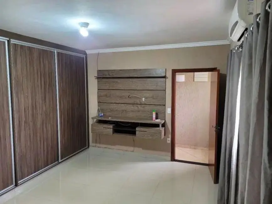 Casa com 3 quartos à venda, 270m2 em Setor Habitacional Arniqueira (Águas Claras), Brasilia - DF - imagem 5 Foto 5 de Casa com 3 quartos à venda, 270m2 em Setor Habitacional Arniqueira (Águas Claras), Brasilia - DF
