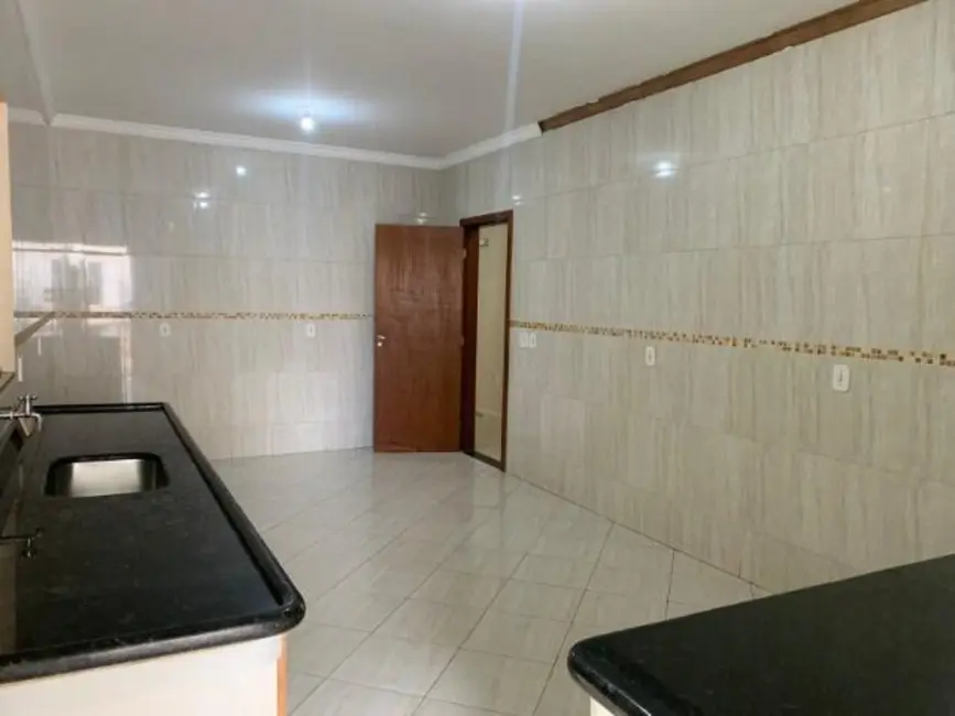 Casa com 3 quartos à venda, 400m2 em Brasilia - DF - imagem 5 Foto 5 de Casa com 3 quartos à venda, 400m2 em Brasilia - DF