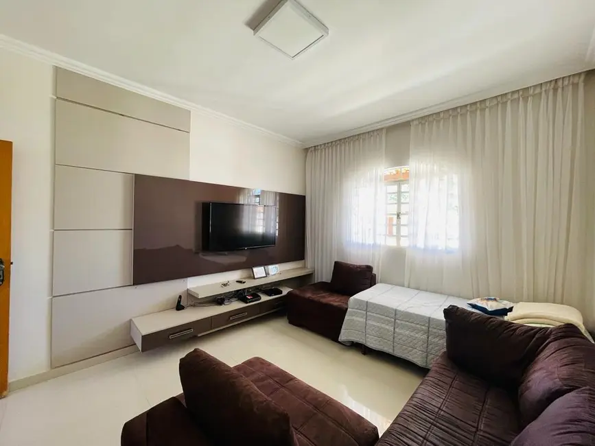 Casa com 3 quartos à venda, 595m2 em Setor Habitacional Vicente Pires, Brasilia - DF - imagem 4 Foto 4 de Casa com 3 quartos à venda, 595m2 em Setor Habitacional Vicente Pires, Brasilia - DF