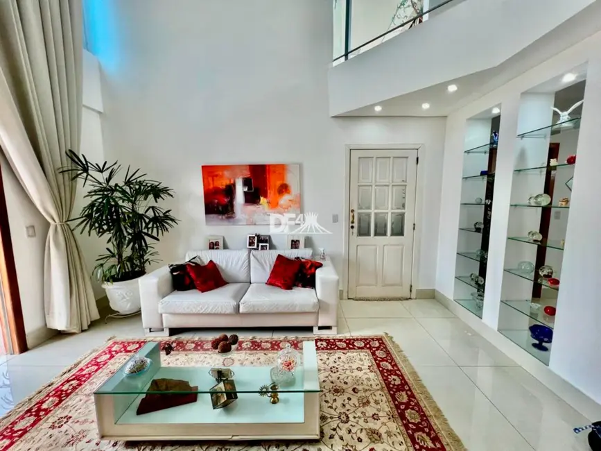Foto 2 de Casa de Condomínio com 3 quartos à venda, 400m2 em Brasilia - DF