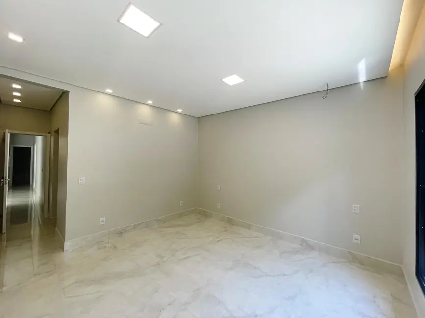 Casa com 3 quartos à venda, 260m2 em Setor Habitacional Vicente Pires, Brasilia - DF - imagem 3 Foto 3 de Casa com 3 quartos à venda, 260m2 em Setor Habitacional Vicente Pires, Brasilia - DF