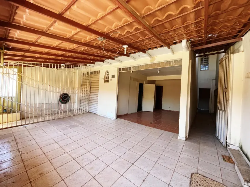 Foto 1 de Casa com 3 quartos à venda, 222m2 em Santa Maria, Brasilia - DF