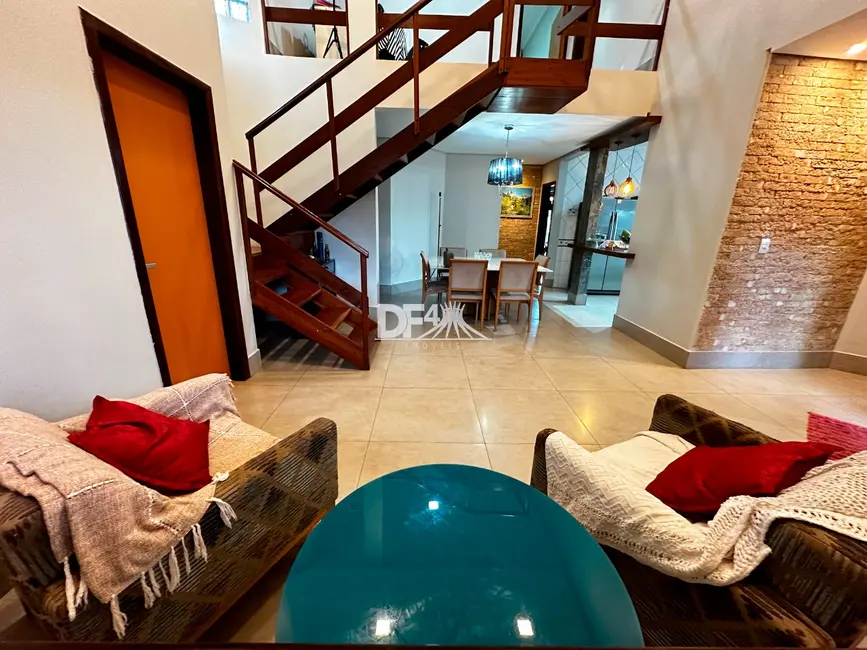 Casa de Condomínio com 3 quartos à venda, 300m2 em Setor Habitacional Arniqueira (Águas Claras), Brasilia - DF - imagem 3 Foto 3 de Casa de Condomínio com 3 quartos à venda, 300m2 em Setor Habitacional Arniqueira (Águas Claras), Brasilia - DF