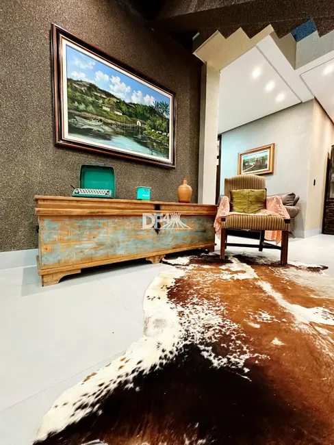 Casa com 5 quartos à venda, 600m2 em Brasilia - DF - imagem 2 Foto 2 de Casa com 5 quartos à venda, 600m2 em Brasilia - DF