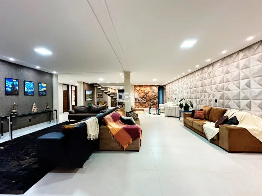 Casa com 5 quartos à venda, 600m2 em Brasilia - DF - imagem 3 Foto 3 de Casa com 5 quartos à venda, 600m2 em Brasilia - DF