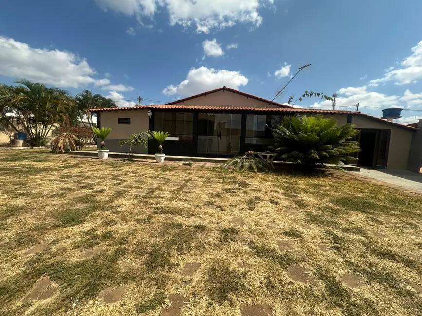 Casa com 4 quartos à venda, 2300m2 em Setor Habitacional Arniqueira (Águas Claras), Brasilia - DF - imagem 3 Foto 3 de Casa com 4 quartos à venda, 2300m2 em Setor Habitacional Arniqueira (Águas Claras), Brasilia - DF