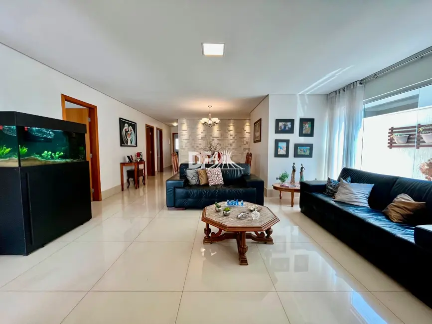 Casa com 4 quartos à venda, 300m2 em Setor Habitacional Vicente Pires, Brasilia - DF - imagem 6 Foto 6 de Casa com 4 quartos à venda, 300m2 em Setor Habitacional Vicente Pires, Brasilia - DF