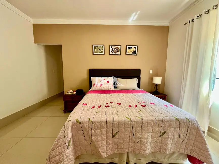 Casa com 4 quartos à venda, 300m2 em Setor Habitacional Vicente Pires, Brasilia - DF - imagem 9 Foto 9 de Casa com 4 quartos à venda, 300m2 em Setor Habitacional Vicente Pires, Brasilia - DF