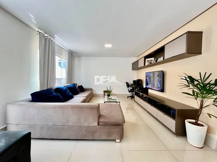 Casa com 4 quartos à venda, 300m2 em Setor Habitacional Vicente Pires, Brasilia - DF - imagem 4 Foto 4 de Casa com 4 quartos à venda, 300m2 em Setor Habitacional Vicente Pires, Brasilia - DF